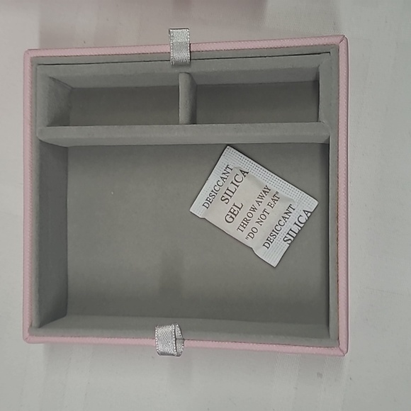 Pandora Leather Jewelry Box - Picture 4 of 11